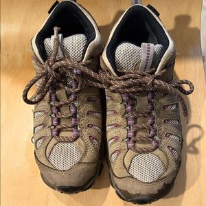 🥾 Oboz Women’s Hiking Shoes – Size 7.5, Taupe with Plum Accents